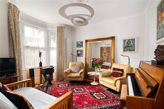 5 Bedroom Terraced House For Sale In Ashenden Road, Hackney, London, E5 - Photo 2