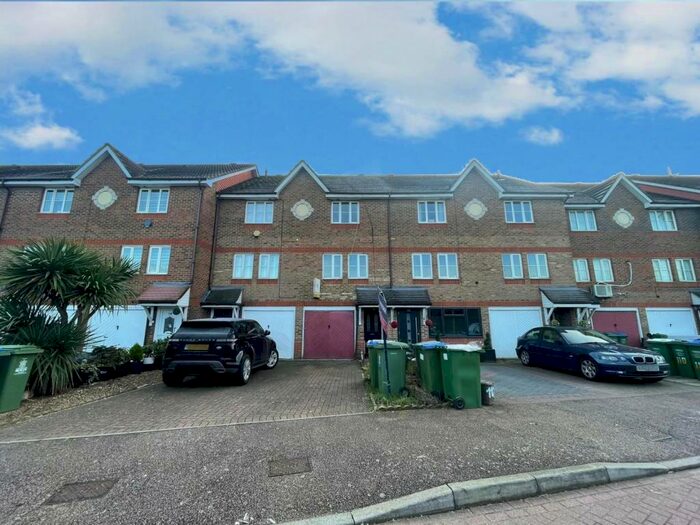 3 Bedroom Town House To Rent In Redbourne Drive, Thamesmead, London, SE28