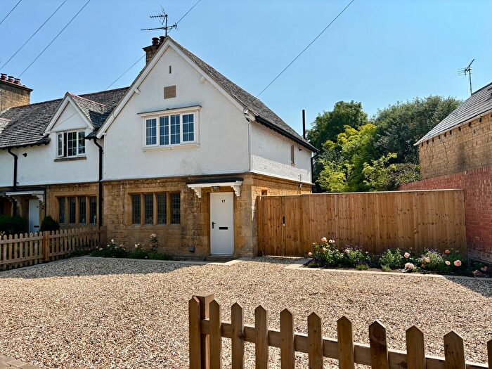 2 Bedroom End Of Terrace House To Rent In Leamington Road, Broadway, WR12