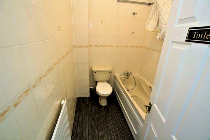 1 Bedroom Flat To Rent In Wellgate Street, Larkhall, ML9