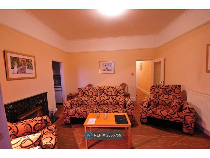 2 Bedroom Flat To Rent In Douglas Avenue, Exmouth, EX8