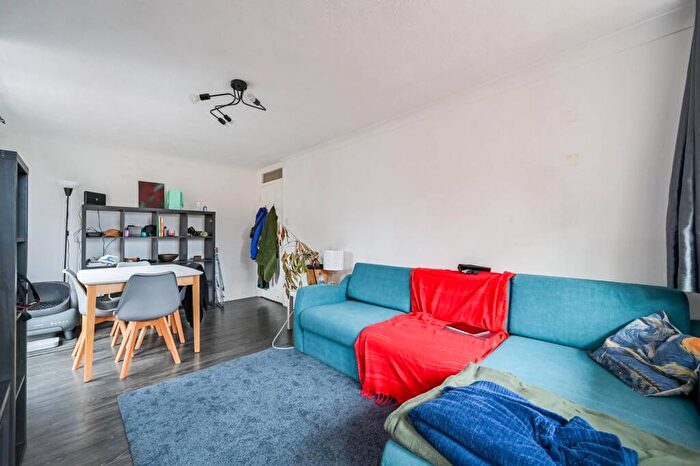 2 Bedroom Flat To Rent In Jarret House, Bow Road, Bow, London, E3