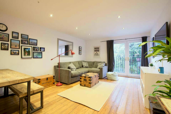 1 Bedroom Flat To Rent In Orange Tree Court, Havil Street, London, SE5