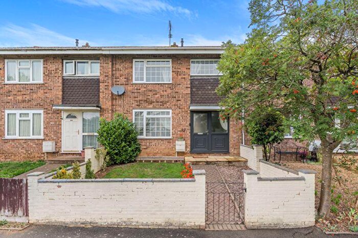 2 Bedroom Terraced House For Sale In Danesmoor, Banbury - Short Upper Chain Complete, OX16