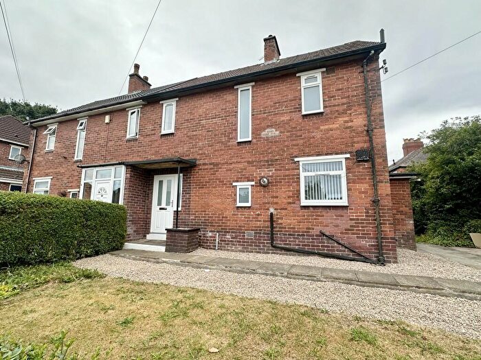 3 Bedroom Semi-Detached House To Rent In Parkway, Gildersome, LS27