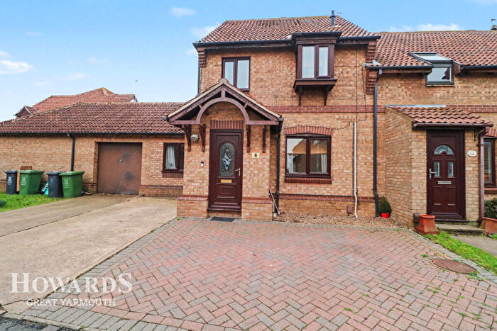 3 Bedroom Terraced House For Sale In Thames Way, Caister-on-Sea, NR30