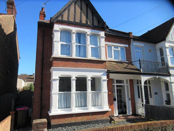 2 Bedroom Flat To Rent In Elderton Road, Westcliff On Sea, SS0
