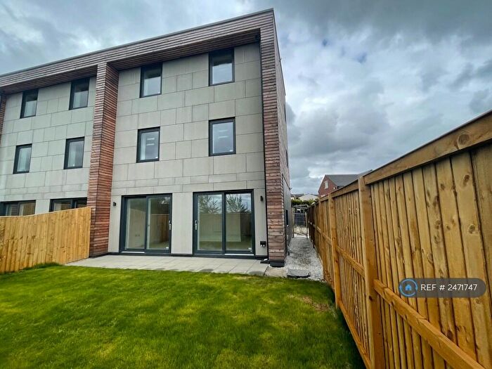 4 Bedroom Semi-Detached House To Rent In Spring Meadows, Leeds, BD11