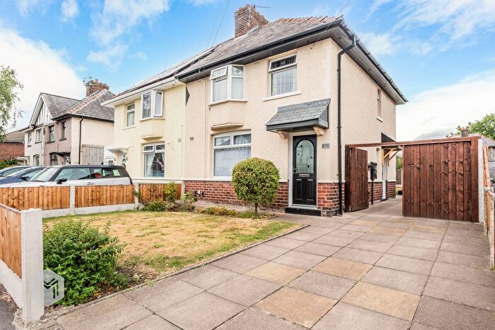 3 Bedroom Semi-Detached House For Sale In Unsworth Avenue, Lowton, WA3