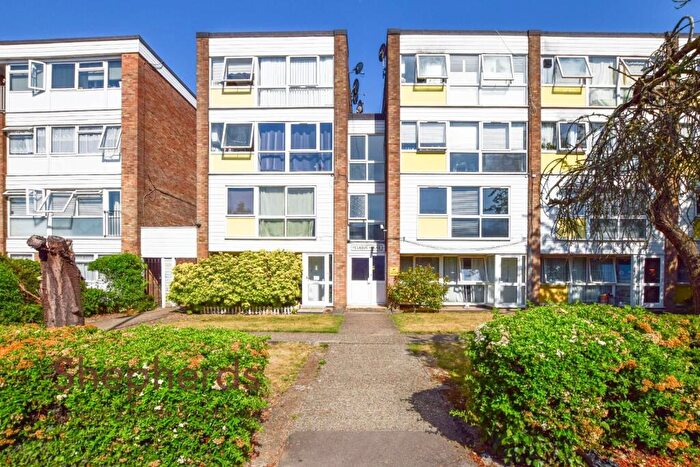 1 Bedroom Flat For Sale In Crossbrook Street, Cheshunt, EN8
