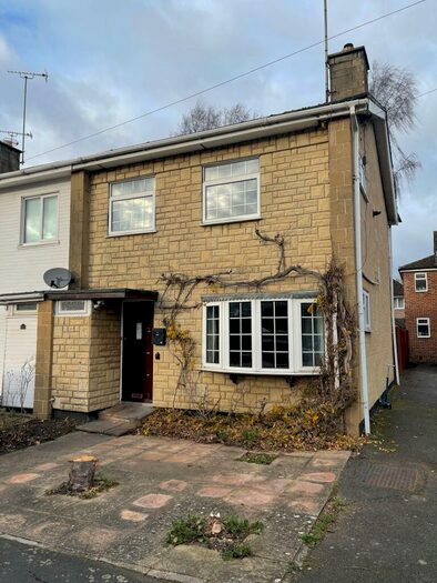 3 Bedroom End Of Terrace House To Rent In Meadow Way, RG7