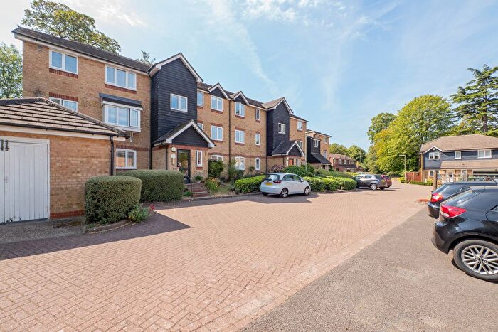 2 Bedroom Flat For Sale In Dunnymans Road, Banstead, Surrey, SM7