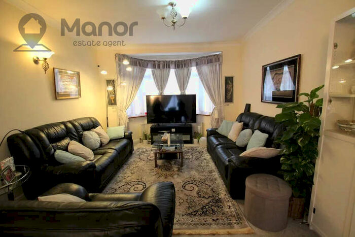 3 Bedroom Semi-Detached House To Rent In Church Road, Ilford, IG2