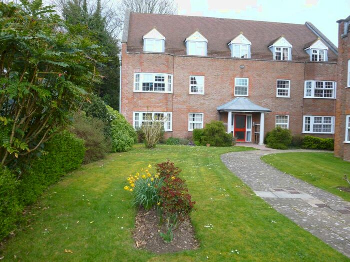 2 Bedroom Apartment To Rent In York Mews, Alton, Hampshire, GU34
