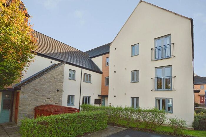 2 Bedroom Flat For Sale In Orleigh Cross, Newton Abbot, Devon., TQ12