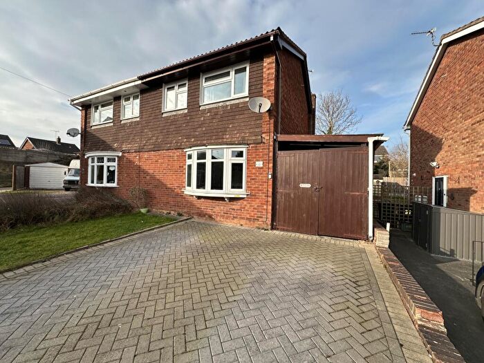 3 Bedroom Semi-Detached House For Sale In Stoneydale Close, Newhall, Swadlincote, DE11