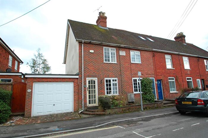 2 Bedroom End Of Terrace House To Rent In Windsor Road, Petersfield., GU32