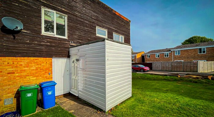 1 Bedroom Flat To Rent In Lydney, Bracknell, Berkshire, RG12