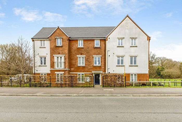 2 Bedroom Flat For Sale In Somerley Drive, Crawley, West Sussex, RH10