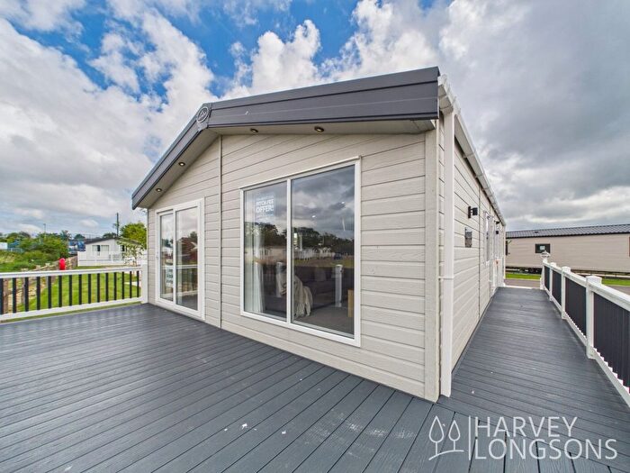 2 Bedroom Park Home For Sale In Faversham Road, Seasalter, Whitstable, CT5