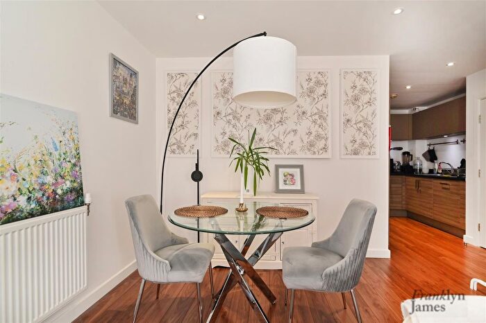 2 Bedroom Flat For Sale In Felix Point, Epstein Square, London, E14