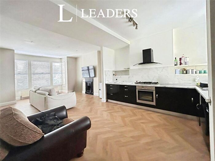 2 Bedroom Flat To Rent In Meteor Road, Westcliff-on-Sea, SS0