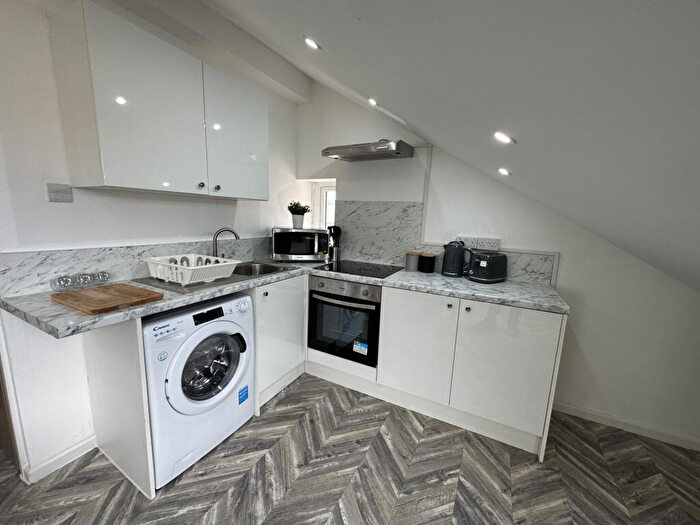 1 Bedroom Flat To Rent In Queens Road, Leeds, LS6