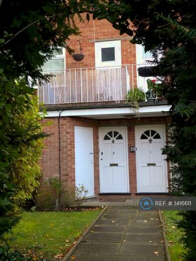 2 Bedroom Maisonette To Rent In Lorraine Court, Sutton, SM2