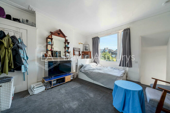 Apartment To Rent In Ferme Park Road, Crouch End, London, N8