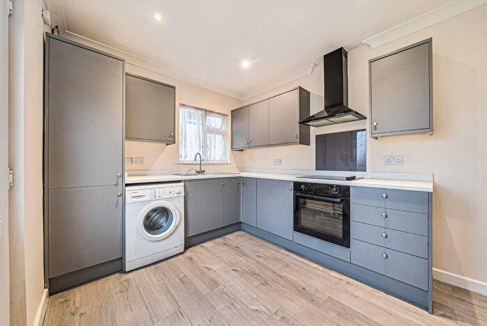 3 Bedroom Semi-detached House For Sale In First Avenue, Cosham, Portsmouth, PO6