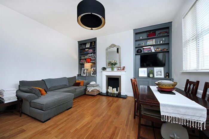 2 Bedroom Flat To Rent In The Vale, W3