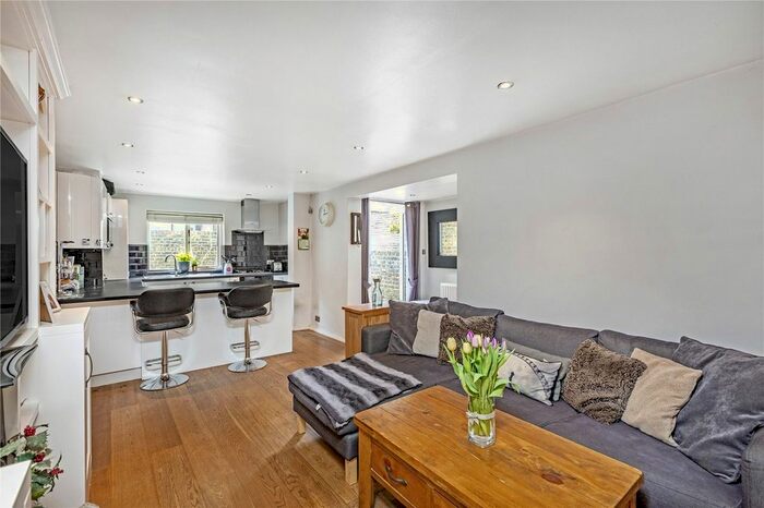 2 Bedroom Flat To Rent In Kendoa Road, London, SW4