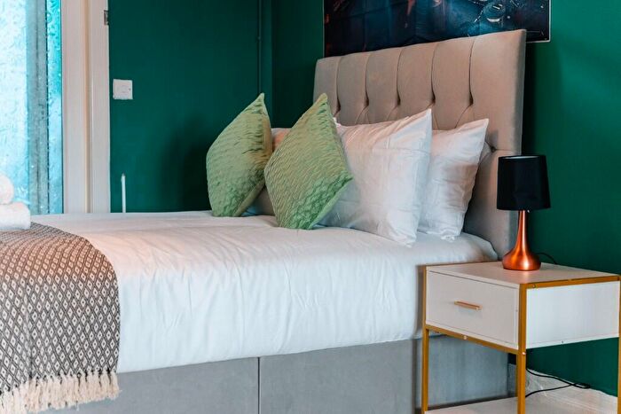 1 Bedroom Flat To Rent In Rosebank Avenue, Wembley, Middlesex, HA0