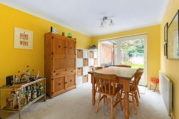 4 Bedroom Detached House For Sale In Stonehouse Road, Liphook, GU30