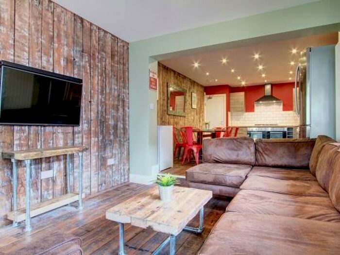 8 Bedroom Terraced House To Rent In Sherwood Avenue, Manchester, M14