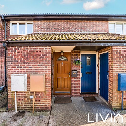 1 Bedroom Maisonette For Sale In Sunkist Way, Wallington, Greater London, SM6