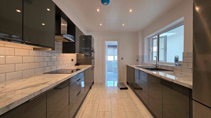 3 Bedroom Terraced House To Rent In Park Avenue, Gravesend, DA11