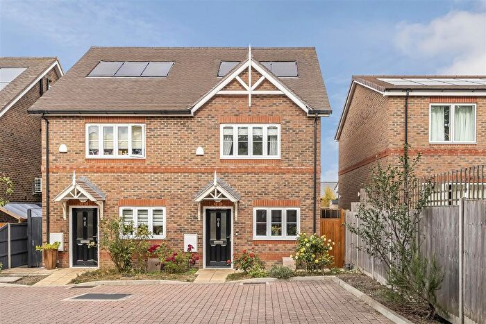 2 Bedroom Property For Sale In Winchester Mews, Worcester Park, KT4