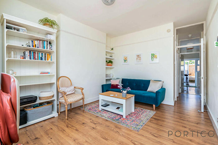 1 Bedroom Flat To Rent In Elmsdale Road, Walthamstow, London, E17