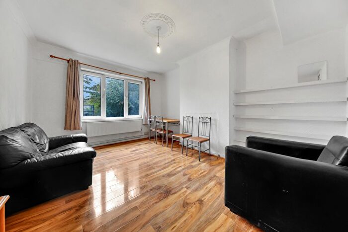 2 Bedroom Flat To Rent In Reynolds House, Approach Road, London, E2