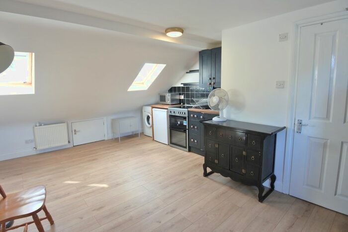 Studio To Rent In Ivy Road, Cricklewood, NW2