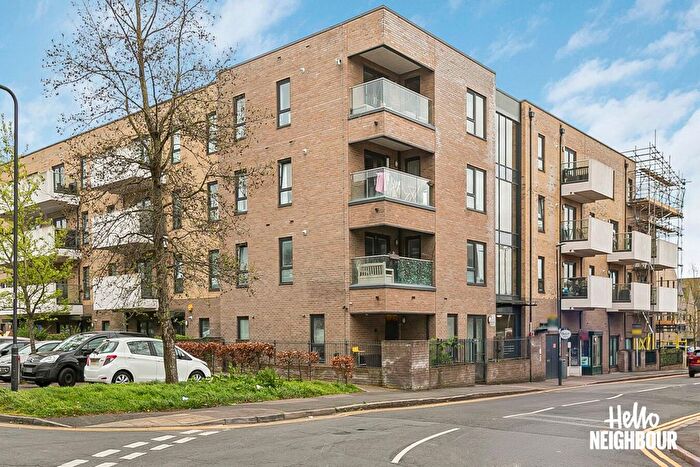 2 Bedroom Flat To Rent In Tranquil Lane, Harrow, HA2