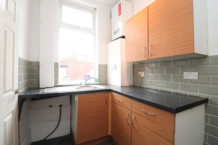 2 Bedroom End Of Terrace House To Rent In Greenock Place, Leeds, West Yorkshire, LS12