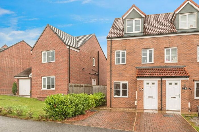 3 Bedroom Semi-detached House For Sale In Rhubarb Hill, Wakefield, WF2