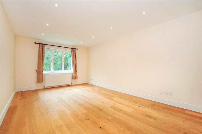 2 Bedroom Flat To Rent In Savoy Court, Garfield Road, Camberley, Surrey, GU15