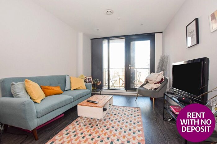 2 Bedroom Flat To Rent In Hallmark Tower, Cheetham Hill Road, Green Quarter, Manchester, M4