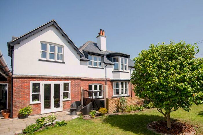 4 Bedroom Detached House To Rent In Wareham, BH20