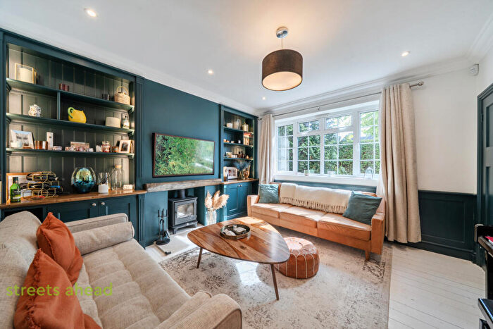 3 Bedroom Terraced House For Sale In Gibbs Close, London, SE19