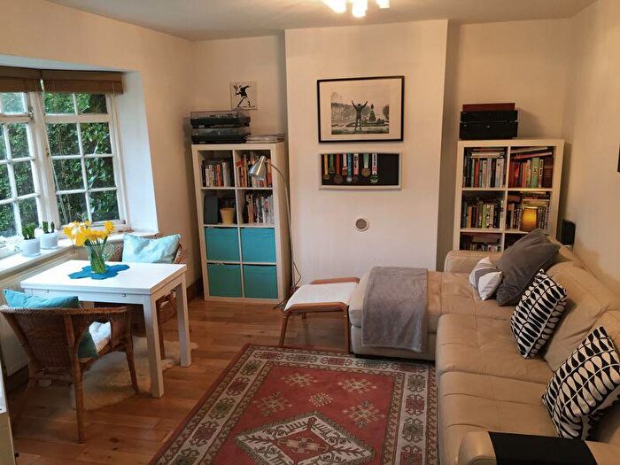 1 Bedroom Ground Maisonette To Rent In Neale Close, Hampstead Garden Suburb, N2