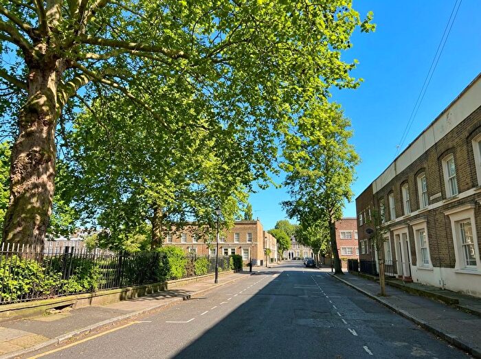 1 Bedroom Flat For Sale In Carlton Square Conservation Area, Stepney Green, E1